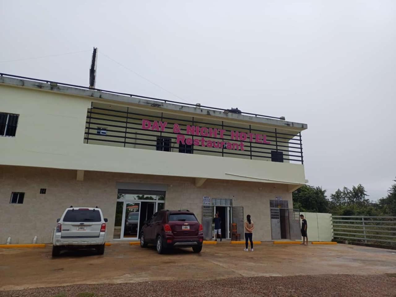 Day And Night Hotel Belmopan Kültér fotó