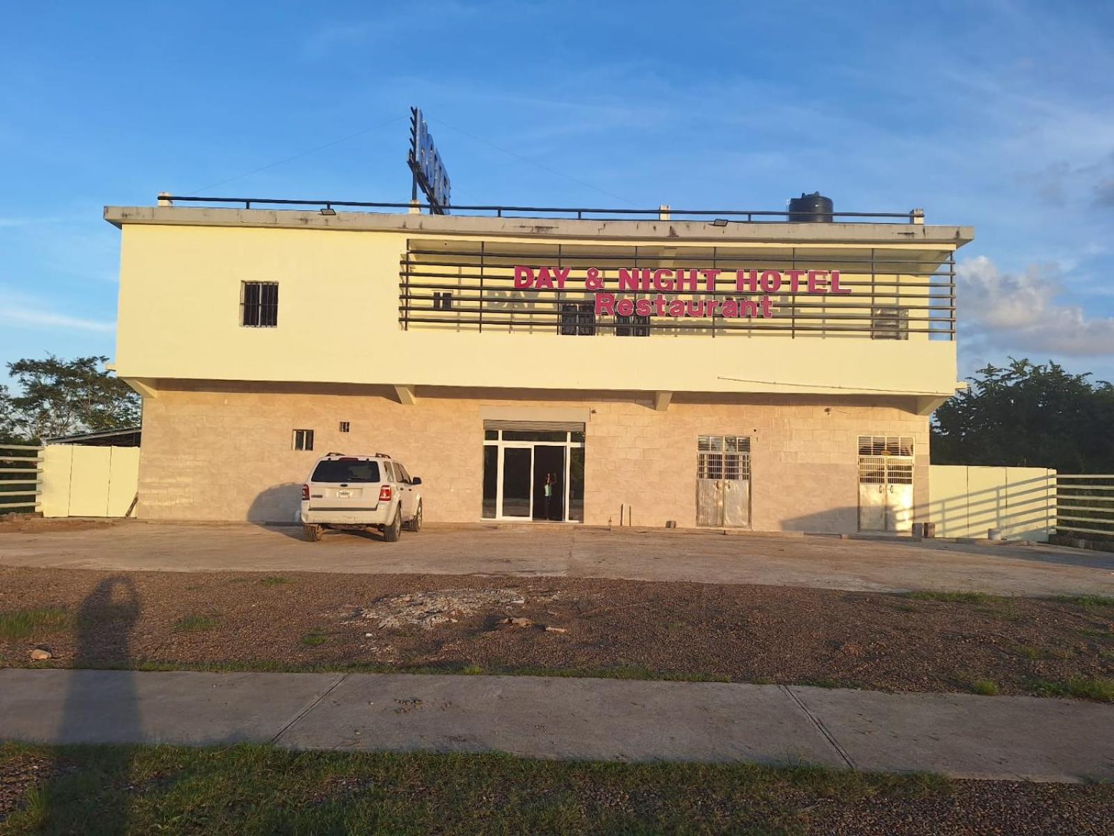 Day And Night Hotel Belmopan Kültér fotó